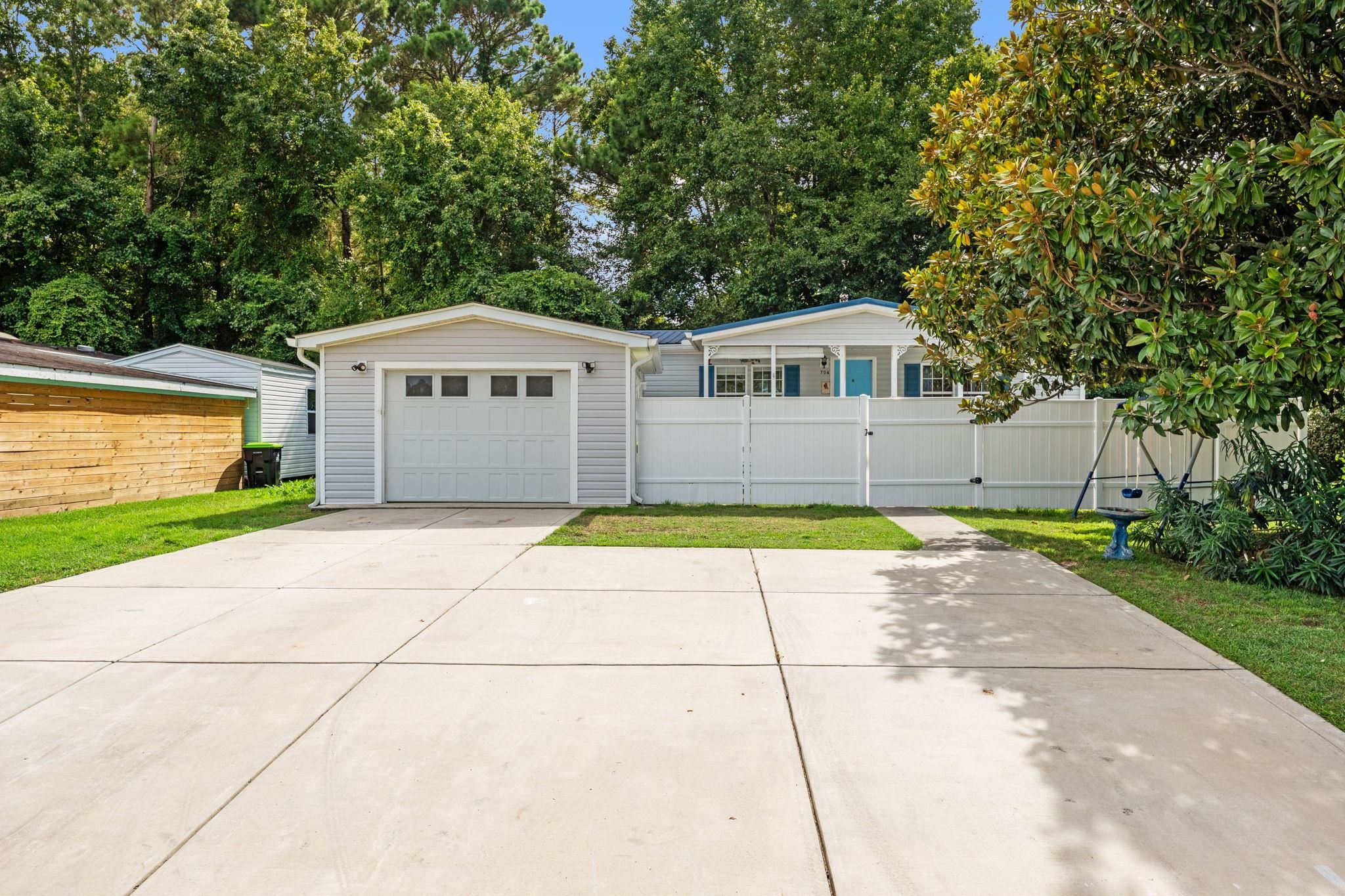 704 Oliver Dr., Murrells Inlet