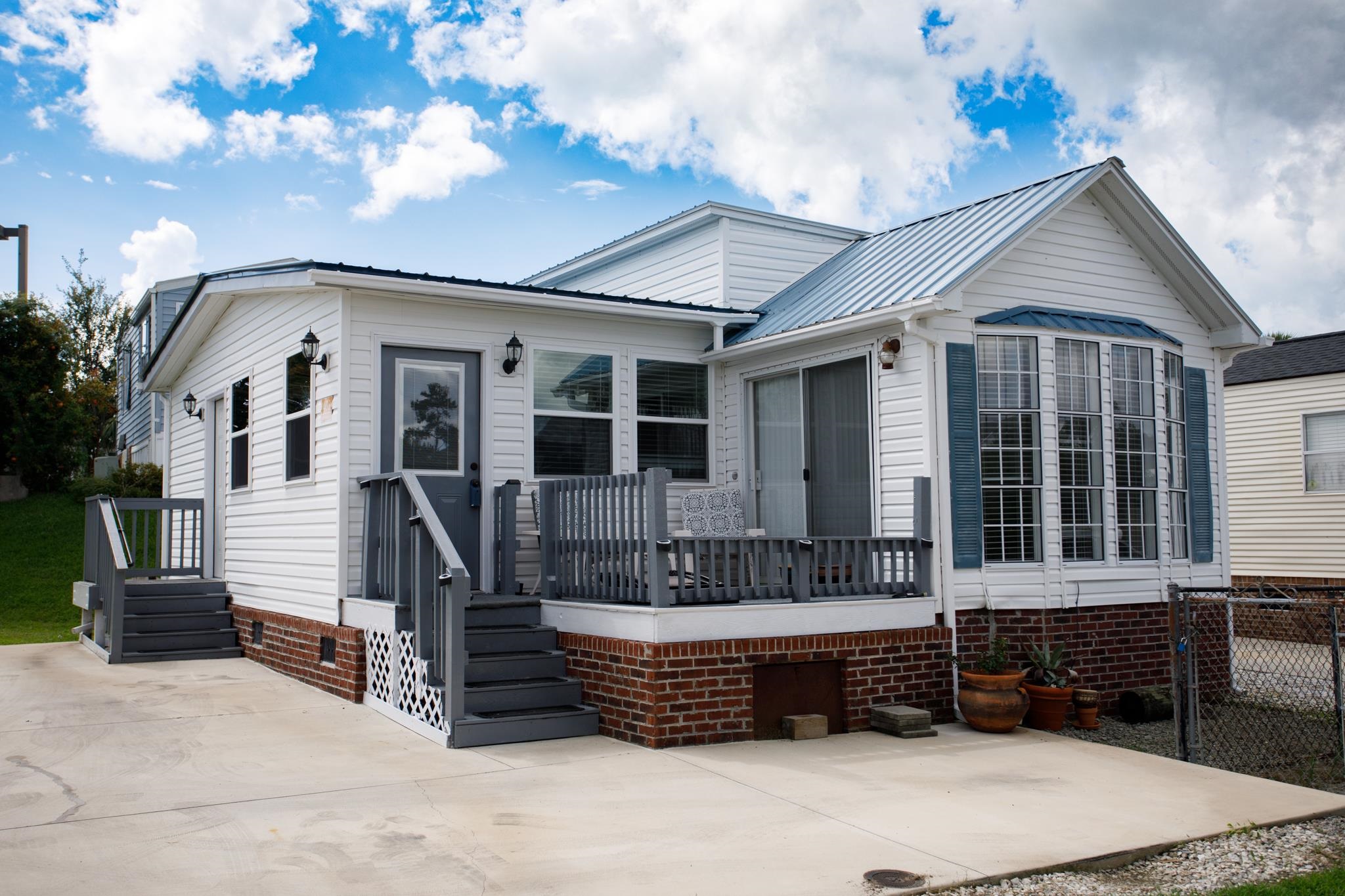 403 Low Tide Dr., North Myrtle Beach