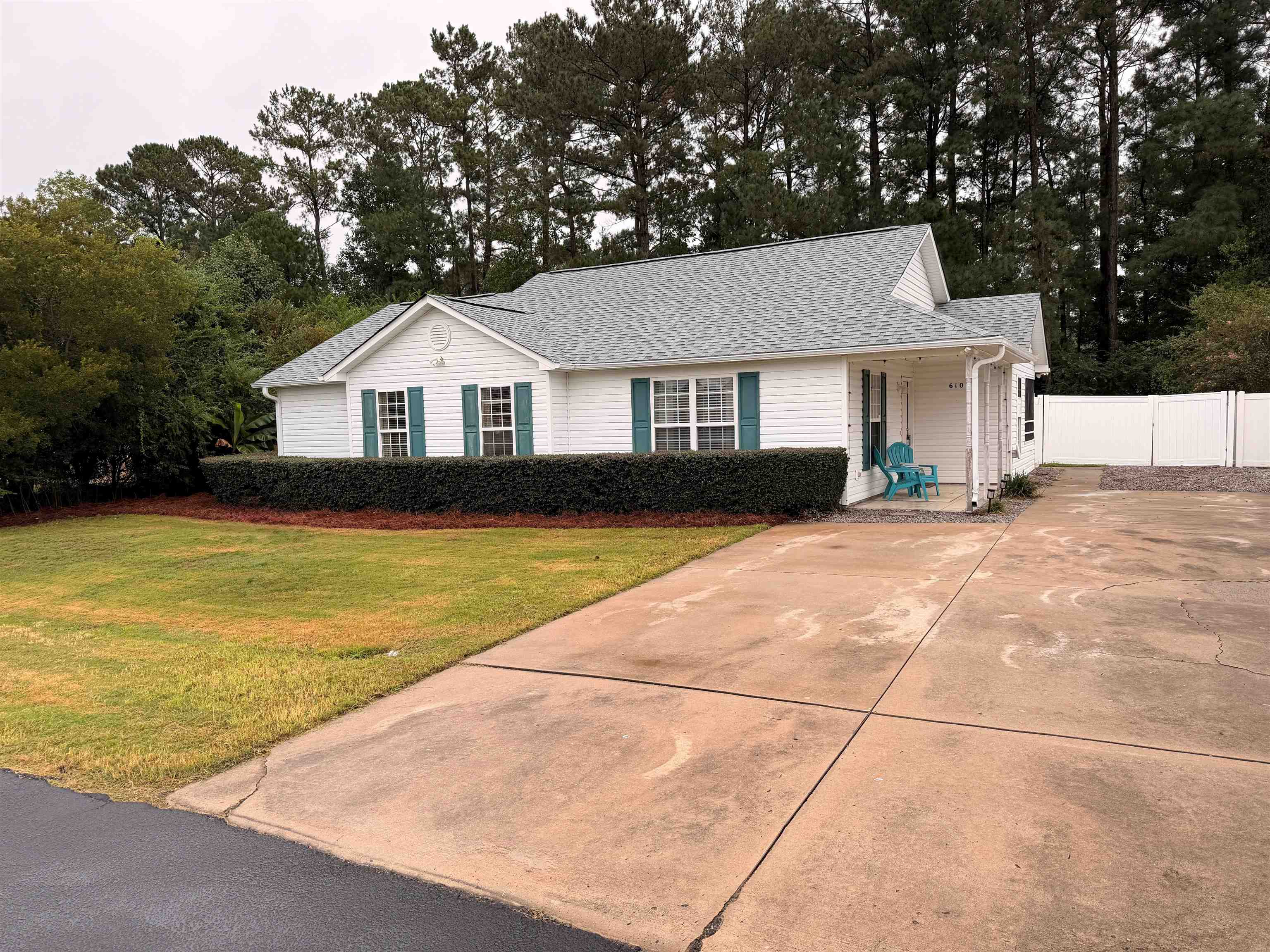 610 Tarrant St., Longs